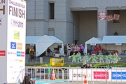 『 大阪マラソン沿道応援イベント 』<br><br>御堂筋の本線は、フルマラソンのコースと共にチャレンジラン（8.8km）のゴール地点でもあります。<br><br>撮影：コテツ 様